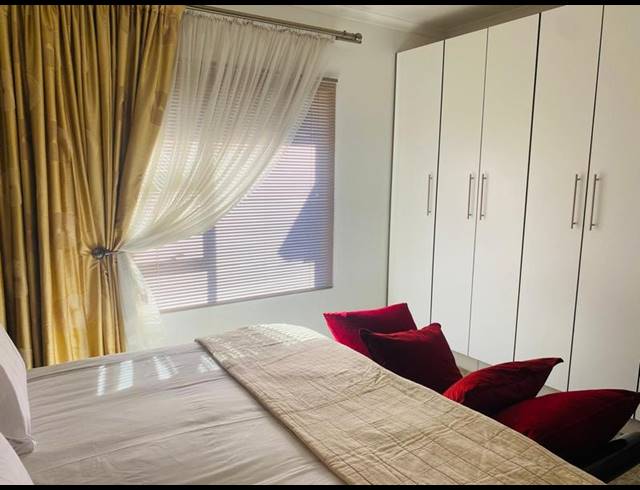 3 BEDROOM APARTMENT FOR SALE IN RAVENSWOOD